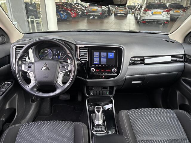 Mitsubishi OUTLANDER 2.4 PHEV Intense+ Automaat | Stoelverwarming voor | Carplay | Achteruitrijcamera