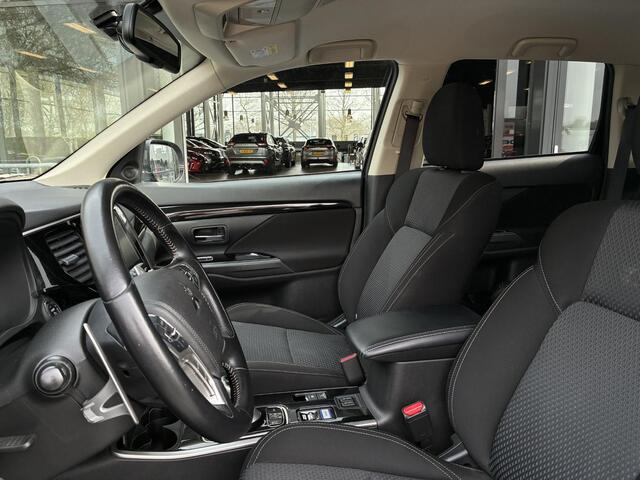 Mitsubishi OUTLANDER 2.4 PHEV Intense+ Automaat | Stoelverwarming voor | Carplay | Achteruitrijcamera
