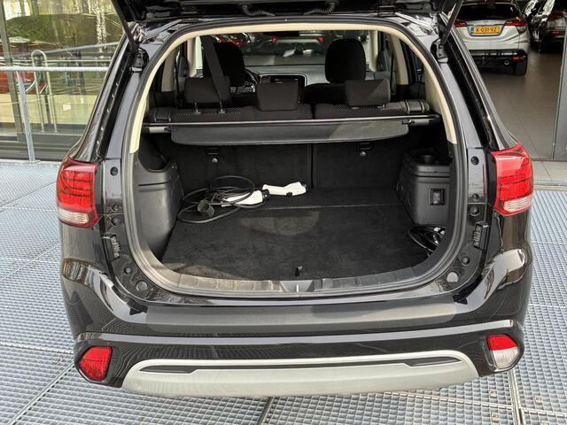 Mitsubishi OUTLANDER 2.4 PHEV Intense+ Automaat | Stoelverwarming voor | Carplay | Achteruitrijcamera