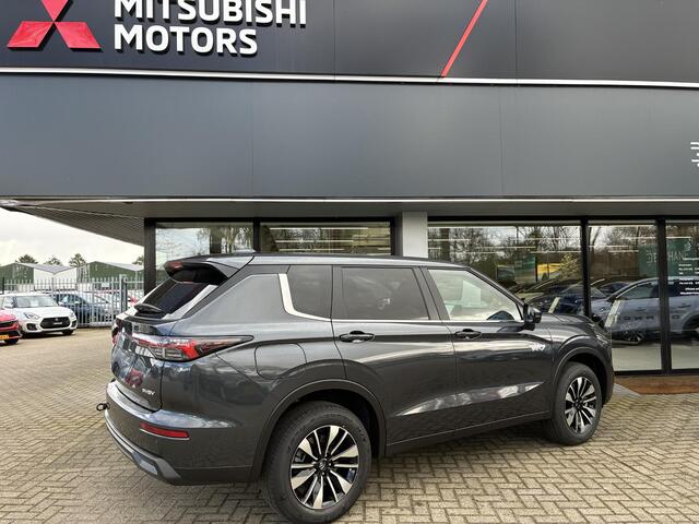 Mitsubishi OUTLANDER 2.4 PHEV Intense Nieuw uit voorraad leverbaar | Stoelverwarming voor | Lederen bekleding | Verwarmbaar stuurwiel | Adaptieve Cruise Control | Parkeersensoren voor- en achter | 8 jaar fabrieksgarantie