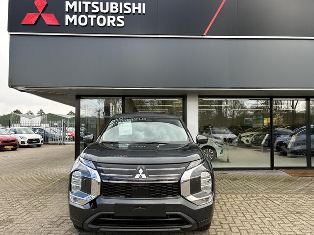 Mitsubishi OUTLANDER 2.4 PHEV Intense Nieuw uit voorraad leverbaar | Stoelverwarming voor | Lederen bekleding | Verwarmbaar stuurwiel | Adaptieve Cruise Control | Parkeersensoren voor- en achter | 8 jaar fabrieksgarantie