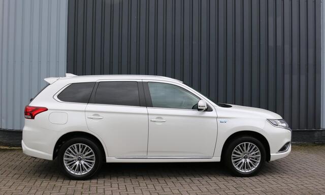 Mitsubishi OUTLANDER 2.4 PHEV Intense 4X4 AFN TREKHAAK WHITE PEARL CLIMA CRUISE CAMERA NAVI 18"LMV STOELVERW.