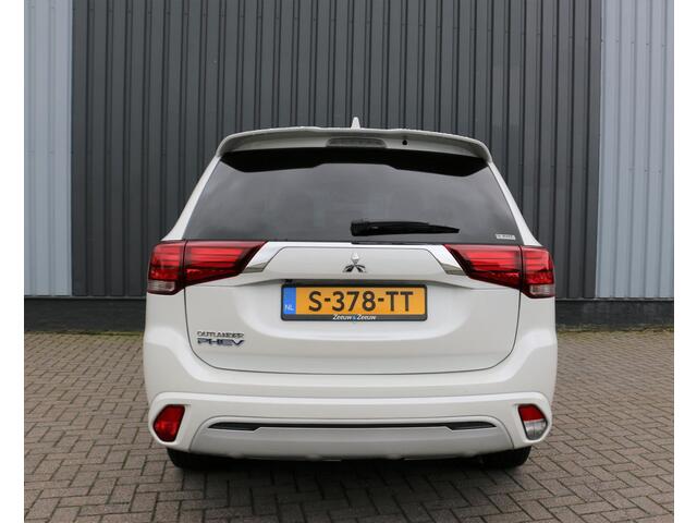 Mitsubishi OUTLANDER 2.4 PHEV Intense 4X4 AFN TREKHAAK WHITE PEARL CLIMA CRUISE CAMERA NAVI 18"LMV STOELVERW.