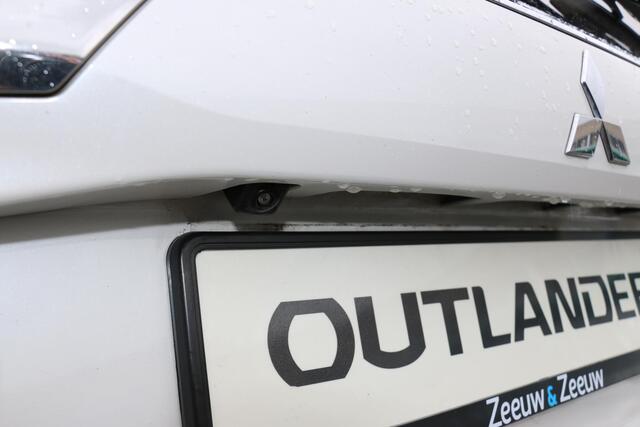 Mitsubishi OUTLANDER 2.4 PHEV Intense 4X4 AFN TREKHAAK WHITE PEARL CLIMA CRUISE CAMERA NAVI 18"LMV STOELVERW.