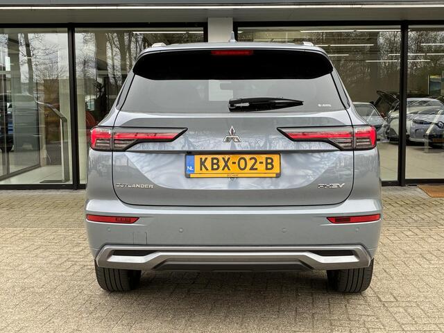 Mitsubishi OUTLANDER 2.4 PHEV Instyle DEMO ( beschikbaar per 09-2026 ) | Lederen bekleding | Elektrisch verstelbare voorstoelen | Verwarmbare stoelen voor- en achter | Elektrisch panoramadak | 3-zone Climate Control | 8 jaar fabrieksgarantie