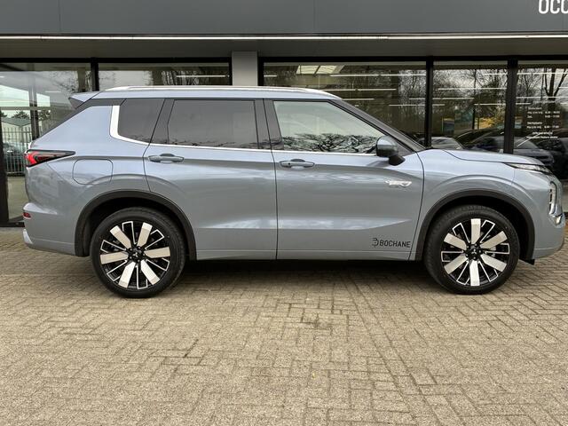 Mitsubishi OUTLANDER 2.4 PHEV Instyle DEMO ( beschikbaar per 09-2026 ) | Lederen bekleding | Elektrisch verstelbare voorstoelen | Verwarmbare stoelen voor- en achter | Elektrisch panoramadak | 3-zone Climate Control | 8 jaar fabrieksgarantie