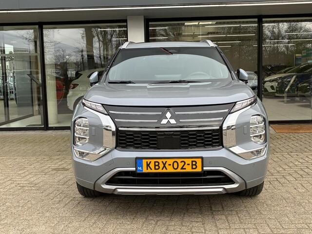 Mitsubishi OUTLANDER 2.4 PHEV Instyle DEMO ( beschikbaar per 09-2026 ) | Lederen bekleding | Elektrisch verstelbare voorstoelen | Verwarmbare stoelen voor- en achter | Elektrisch panoramadak | 3-zone Climate Control | 8 jaar fabrieksgarantie