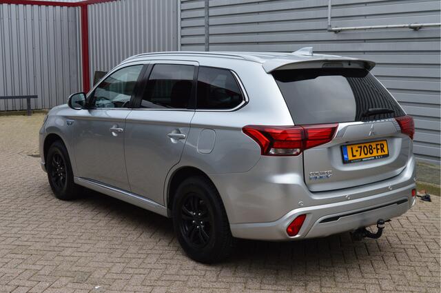 Mitsubishi OUTLANDER 2.4 PHEV Pure O.a: Haak, PDC, Camera, Keyless, Carplay, DAB, Etc. All-in prijs!
