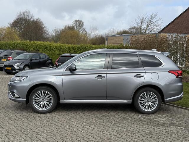 Mitsubishi OUTLANDER 2.4 PHEV Instyle Pano | Leder | 360 Camera | Nieuwstaat!