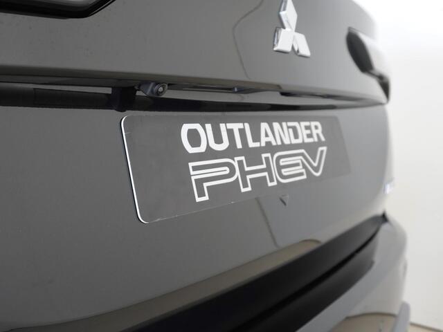 Mitsubishi OUTLANDER 2.4 PHEV Intense+ | Head up | 20 inch | Direct leverbaar | 8 jaar garantie | Rijklaarprijs