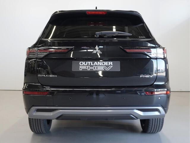 Mitsubishi OUTLANDER 2.4 PHEV Intense+ | Head up | 20 inch | Direct leverbaar | 8 jaar garantie | Rijklaarprijs