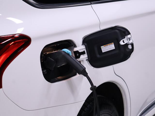 Mitsubishi OUTLANDER 2.4 PHEV Pure [STOELVERWARMING,ACHTERUITRIJCAMERA, CRUISE CONTROL, PARKEERSENSOREN V+A, MULTIFUNCTIONEEL STUUR]