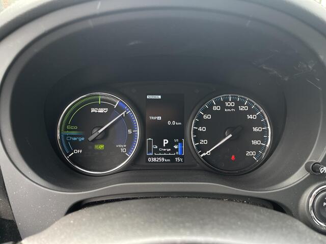 Mitsubishi OUTLANDER 2.4 PHEV Instyle 18"/Trekhaak/LED/Leder/Stoel + stuurverwarming/Dodehoek/PDC v+a/360 Camera/Apple Carplay & Android Auto