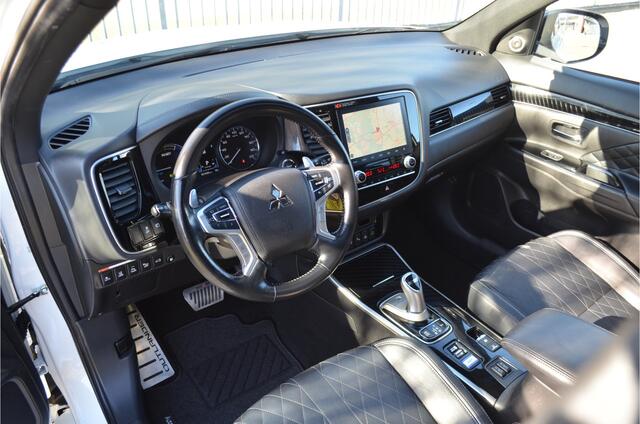 Mitsubishi OUTLANDER PHEV 2.4 INSTYLE 4WD | PLUG IN HYBRID | FULL OPTIONS | SoH 77% | SCHUIFDAK | ADAPTIEF CRUISE | TREKHAAK 1500KG | FABRIEKSGARANTIE TOT 02-09-2028* | ALL IN RIJKLAARPRIJS
