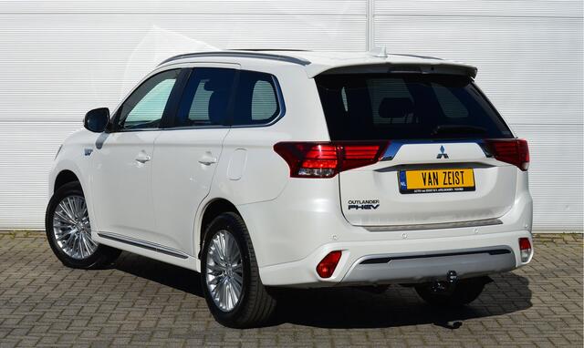 Mitsubishi OUTLANDER PHEV 2.4 INSTYLE 4WD | PLUG IN HYBRID | FULL OPTIONS | SoH 77% | SCHUIFDAK | ADAPTIEF CRUISE | TREKHAAK 1500KG | FABRIEKSGARANTIE TOT 02-09-2028* | ALL IN RIJKLAARPRIJS