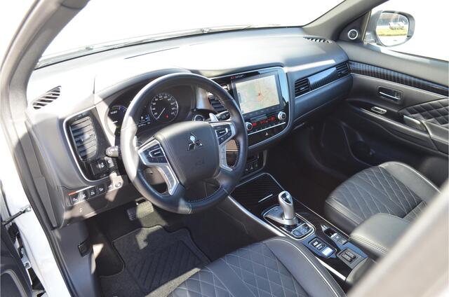 Mitsubishi OUTLANDER PHEV 2.4 INSTYLE 4WD | PLUG IN HYBRID | FULL OPTIONS | SoH 78% | SCHUIFDAK | ALL SEASON BANDEN | ADAPTIEF CRUISE | TREKHAAK 1500KG | FABRIEKSGARANTIE TOT 23-10-2028* | ALL IN RIJKLAARPRIJS