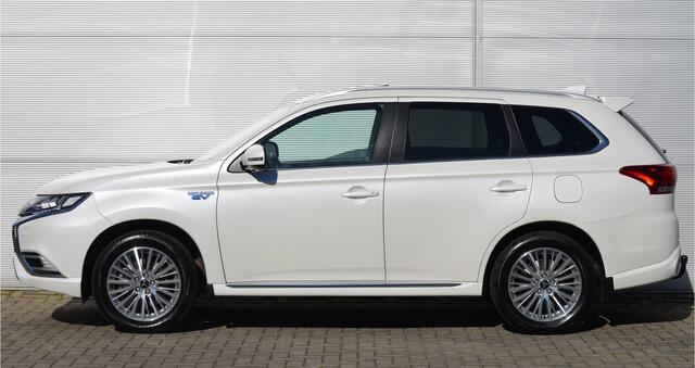 Mitsubishi OUTLANDER PHEV 2.4 INSTYLE 4WD | PLUG IN HYBRID | FULL OPTIONS | SoH 78% | SCHUIFDAK | ALL SEASON BANDEN | ADAPTIEF CRUISE | TREKHAAK 1500KG | FABRIEKSGARANTIE TOT 23-10-2028* | ALL IN RIJKLAARPRIJS