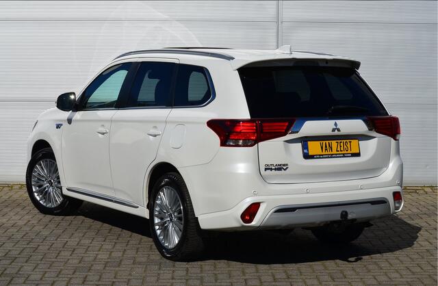 Mitsubishi OUTLANDER PHEV 2.4 INSTYLE 4WD | PLUG IN HYBRID | FULL OPTIONS | SoH 78% | SCHUIFDAK | ALL SEASON BANDEN | ADAPTIEF CRUISE | TREKHAAK 1500KG | FABRIEKSGARANTIE TOT 23-10-2028* | ALL IN RIJKLAARPRIJS