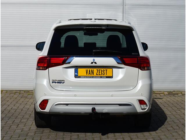 Mitsubishi OUTLANDER PHEV 2.4 INSTYLE 4WD | PLUG IN HYBRID | FULL OPTIONS | SoH 78% | SCHUIFDAK | ALL SEASON BANDEN | ADAPTIEF CRUISE | TREKHAAK 1500KG | FABRIEKSGARANTIE TOT 23-10-2028* | ALL IN RIJKLAARPRIJS