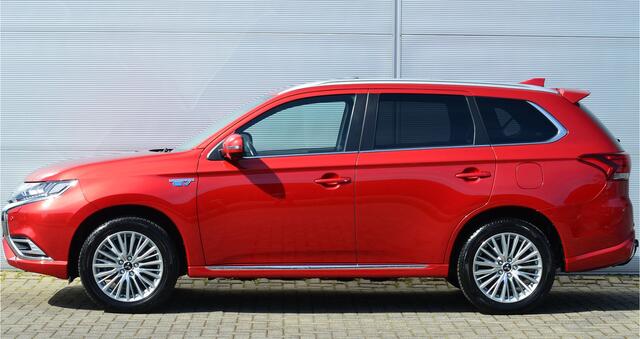 Mitsubishi OUTLANDER PHEV 2.4 INSTYLE 4WD | PLUG IN HYBRID | FULL OPTIONS | SoH 84% | SCHUIFDAK | ADAPTIEF CRUISE | TREKHAAK 1500KG | ALL SEASON BANDEN | FABRIEKSGARANTIE TOT 03-02-2028* | ALL IN RIJKLAARPRIJS