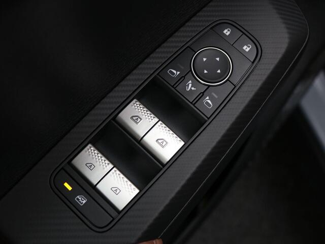 Mitsubishi OUTLANDER 2.4 PHEV Instyle+ /¤ 6.000,- Voordeel Op Nieuwprijs / Prijs is Rijklaar inclusief trekhaak / Elektrische Range 86 KM WLTP / 1600KG Trekgewicht / 8 Jaar Fabrieksgarantie / Two-Tone kleuren combinatie /