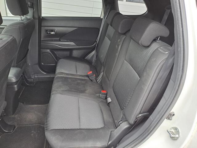 Mitsubishi OUTLANDER 2.0 2WD Intense+ 7-Persoons Stuur/stuur Verwarming, Cruise control,