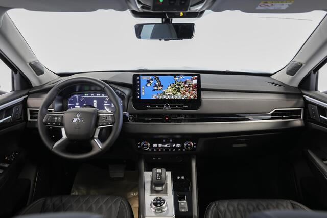 Mitsubishi OUTLANDER 2.4 PHEV Instyle | Schuif- kanteldak | Leer | Head-Up