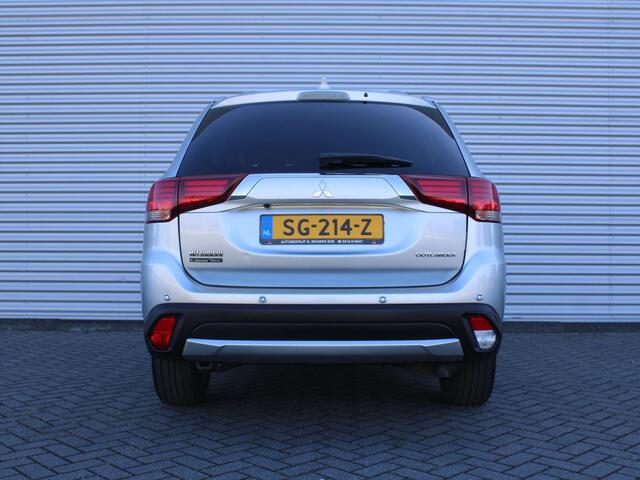 Mitsubishi OUTLANDER 2.0 Connect Pro | Stuur-/stoelverwarming | 360 Camera | Dodehoek detectie | Apple Carplay/Android Auto | LED | 18" LM |