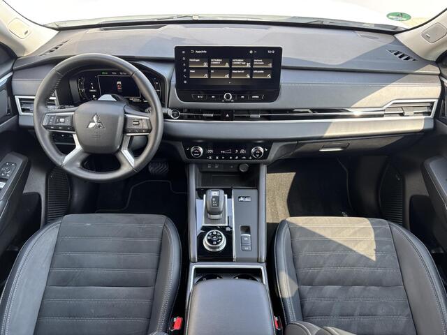 Mitsubishi OUTLANDER 2.4 PHEV Business Edition / 1600kg Trekgewicht / 8 jaar Garantie / Origineel NL Auto / Yamaha Audio Installatie / Navigatie/ Apple Carplay Android Auto / Stuur-& Stoelverwarming / 360 Camera / HUD / Elektrische Achterklep / PHEV AWD 4WD