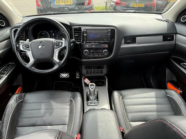Mitsubishi OUTLANDER 2.0 PHEV S-Edition ? Leer ? Kanteldak ? Camera ? Trekhaak ?