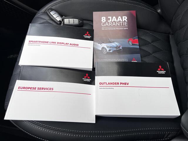 Mitsubishi OUTLANDER 2.4 PHEV Instyle 4WD S-AWC Automaat / Fabrieksgarantie tot 04-2033 / Leder / NL auto / Stoelventilatie / Stuur-, stoel- en achterbankverwarming / Navigatie / Elektrische stoelen en klep / HUD / Cam 360° / snelladen / 20" LM wielen /