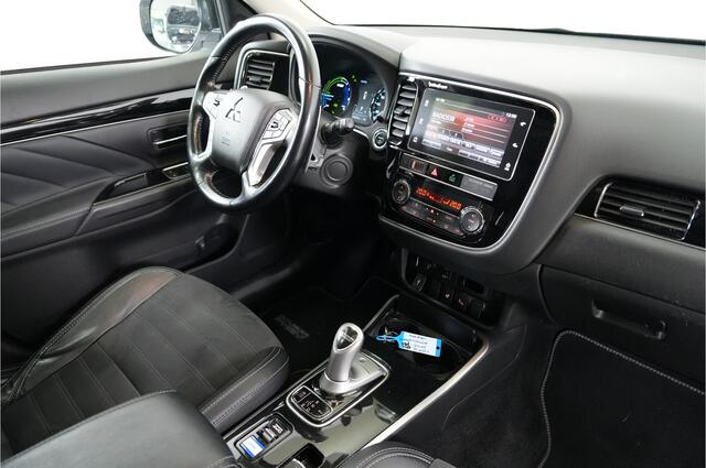 Mitsubishi OUTLANDER 2.4 PHEV S-Edition | Trekhaak | Schf/kantel | Stl. verw. | Camera |