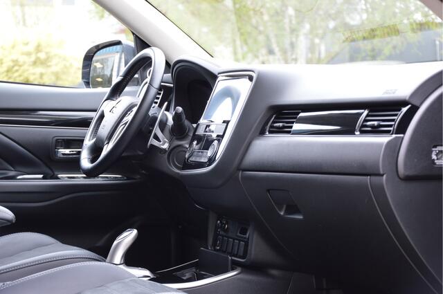 Mitsubishi OUTLANDER 2.4 PHEV Instyle LED | CAMERA | CAR PLAY | STOELVERWARMING