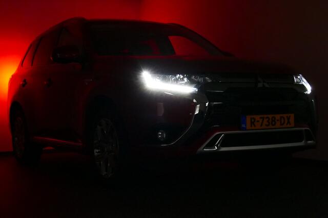 Mitsubishi OUTLANDER 2.4 PHEV Adap Cruise, Camera, Half Leer/Alcantara, StoelVerw, 18"LMV, Haak 1500kg