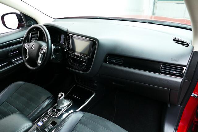 Mitsubishi OUTLANDER 2.4 PHEV Adap Cruise, Camera, Half Leer/Alcantara, StoelVerw, 18"LMV, Haak 1500kg