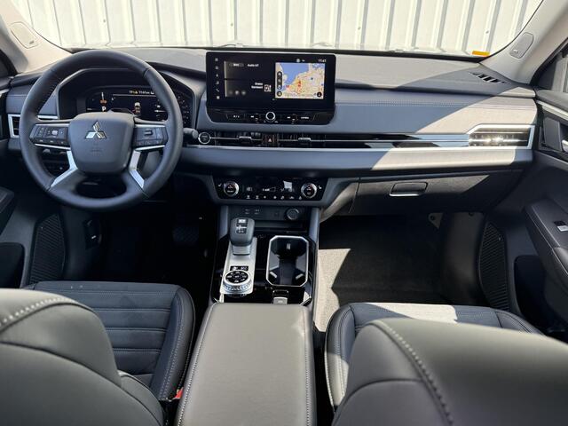 Mitsubishi OUTLANDER 2.4 PHEV Intense / ¤4000,- Voordeel op nieuwprijs! / Direct leverbaar! / Achteruitrijcamera / Navigatie / 18" lichtmetalen velgen / Adaptive Cruise Control /