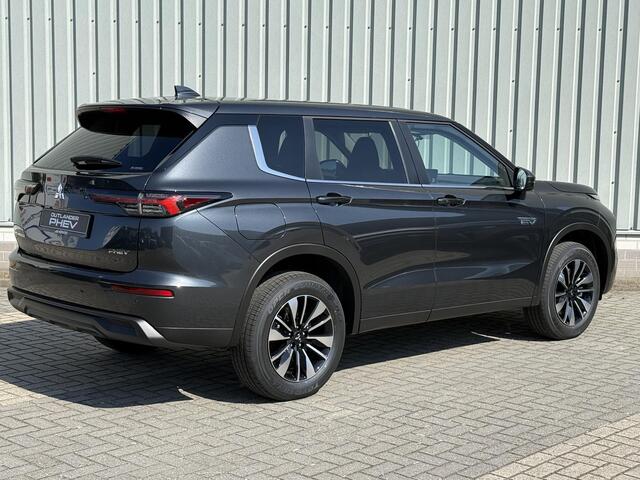 Mitsubishi OUTLANDER 2.4 PHEV Intense / ¤4000,- Voordeel op nieuwprijs! / Direct leverbaar! / Achteruitrijcamera / Navigatie / 18" lichtmetalen velgen / Adaptive Cruise Control /