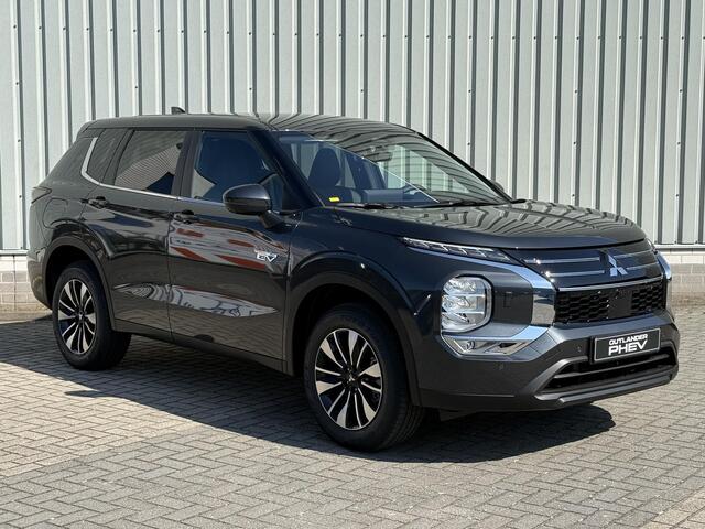 Mitsubishi OUTLANDER 2.4 PHEV Intense / ¤4000,- Voordeel op nieuwprijs! / Direct leverbaar! / Achteruitrijcamera / Navigatie / 18" lichtmetalen velgen / Adaptive Cruise Control /