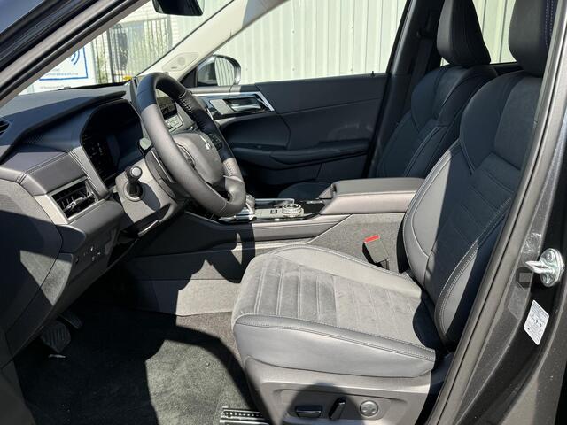 Mitsubishi OUTLANDER 2.4 PHEV Intense / ¤4000,- Voordeel op nieuwprijs! / Direct leverbaar! / Achteruitrijcamera / Navigatie / 18" lichtmetalen velgen / Adaptive Cruise Control /
