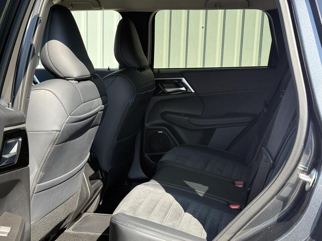 Mitsubishi OUTLANDER 2.4 PHEV Intense / ¤4000,- Voordeel op nieuwprijs! / Direct leverbaar! / Achteruitrijcamera / Navigatie / 18" lichtmetalen velgen / Adaptive Cruise Control /