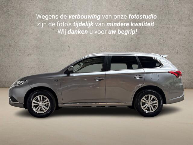 Mitsubishi OUTLANDER 2.4 PHEV Deluxe 225Pk Automaat (NAVIGATIE, CAMERA, STOELVERWARMING, GETINT GLAS, SPORTSTOELEN, CRUISE, NIEUWE APK, NIEUWSTAAT)