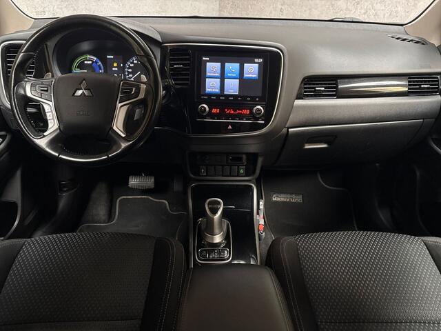 Mitsubishi OUTLANDER 2.4 PHEV Deluxe 225Pk Automaat (NAVIGATIE, CAMERA, STOELVERWARMING, GETINT GLAS, SPORTSTOELEN, CRUISE, NIEUWE APK, NIEUWSTAAT)