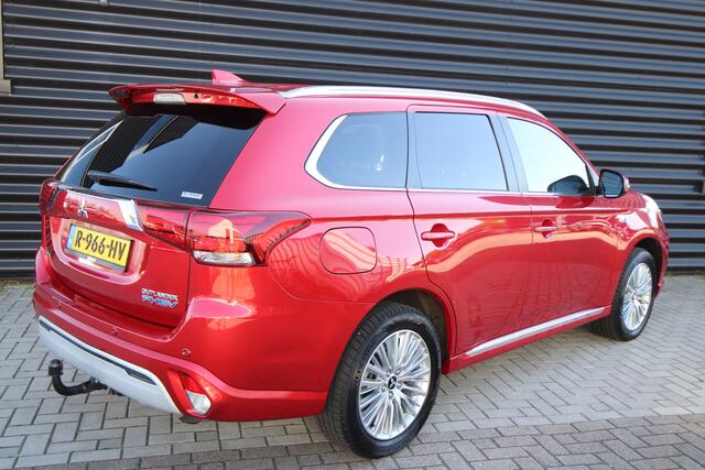 Mitsubishi OUTLANDER 2.4 PHEV Instyle Opendak. Leder, trekhaak, Adaptive cruise