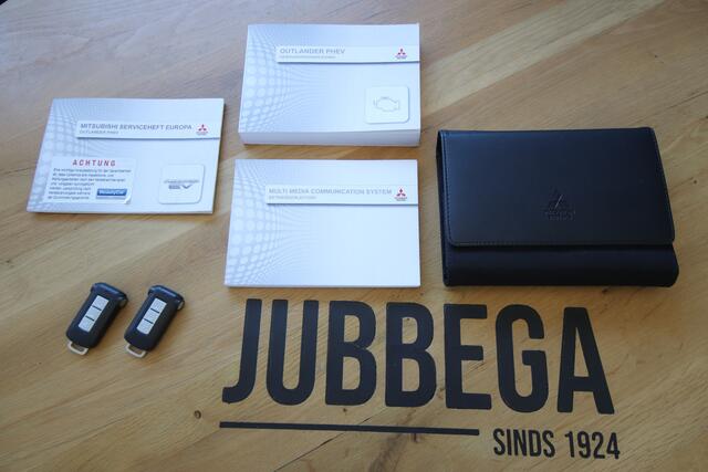 Mitsubishi OUTLANDER 2.4 PHEV Instyle Opendak. Leder, trekhaak, Adaptive cruise