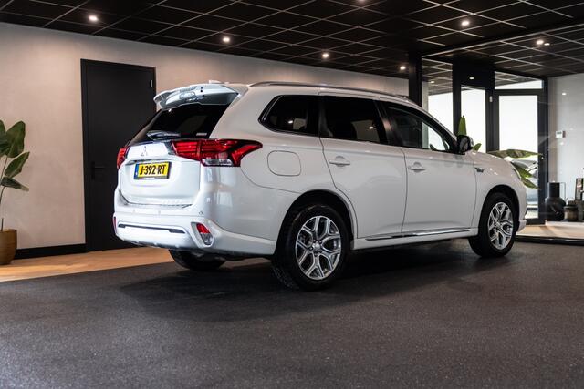 Mitsubishi OUTLANDER 2.4 PHEV Pure | Half Leer | Camera | Navi |