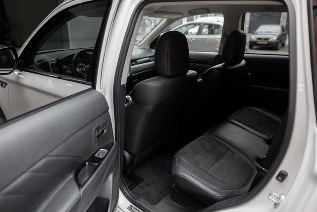Mitsubishi OUTLANDER 2.4 PHEV Pure | Half Leer | Camera | Navi |