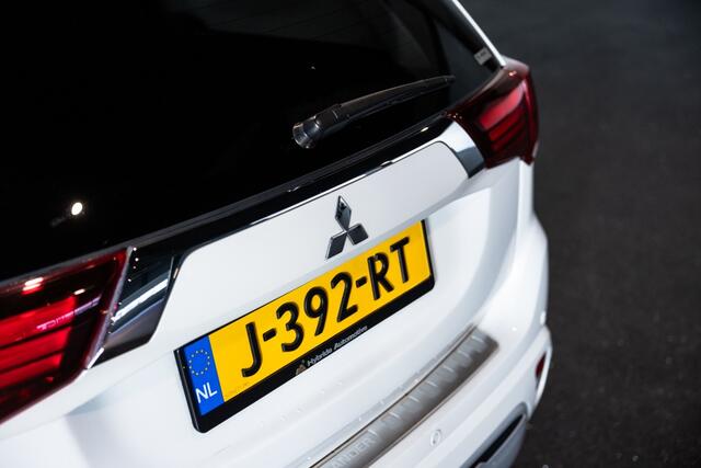 Mitsubishi OUTLANDER 2.4 PHEV Pure | Half Leer | Camera | Navi |