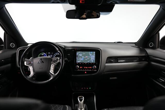 Mitsubishi OUTLANDER 2.4 PHEV Instyle | Schuif- kanteldak | Leer | Trekhaak