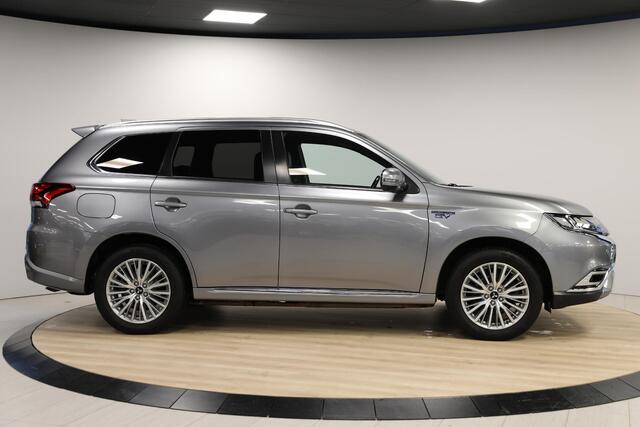 Mitsubishi OUTLANDER 2.4 PHEV Instyle | Schuif- kanteldak | Leer | Trekhaak