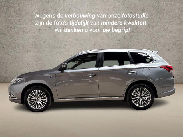 Mitsubishi OUTLANDER 2.4 PHEV Deluxe 225Pk Automaat (SCHUIFDAK, GROOT NAVI, LEDER, ZWART HEMEL, 360 CAMERA, GETINT GLAS, SPORTSTOELEN, ADAPTIVE CRUISE, STUUR/STOELVERWARMING, NIEUWE APK, NIEUWSTAAT)